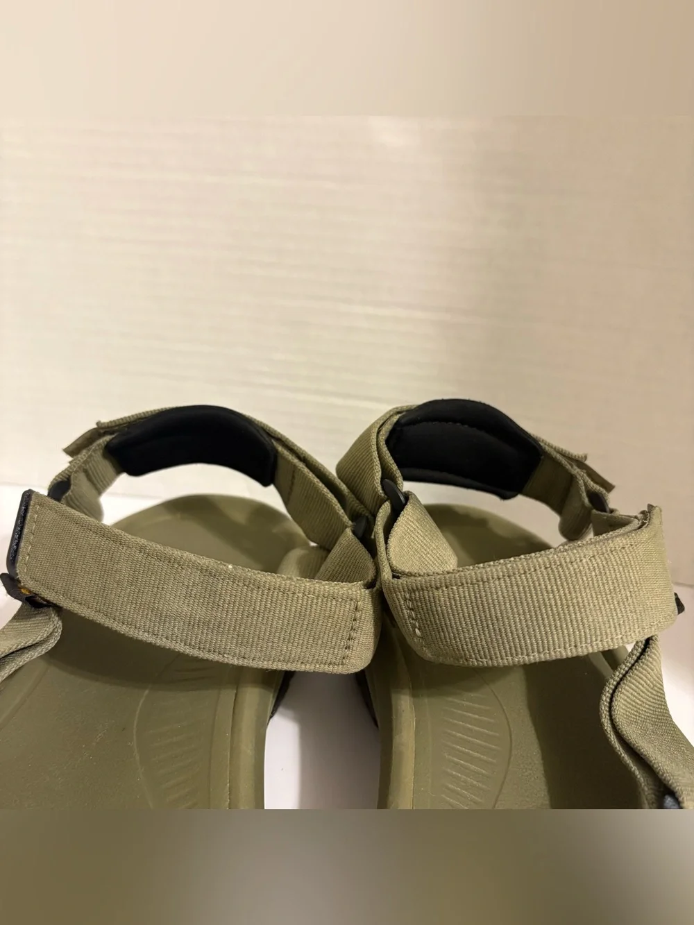 Teva Hurricane XLT2 Olive Green Hook-and-Loop Strapped Men's Sandals Like New